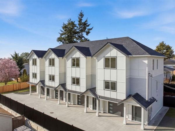 621 Broadway St , Unit #1, Saanich, BC V8Z 2G5