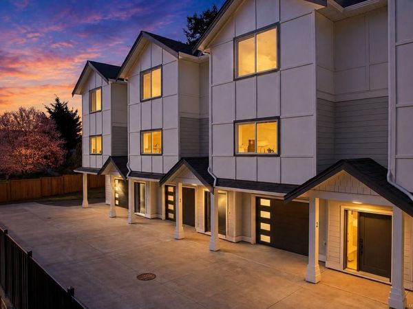 621 Broadway St , Unit #2, Saanich, BC V8Z 2G5