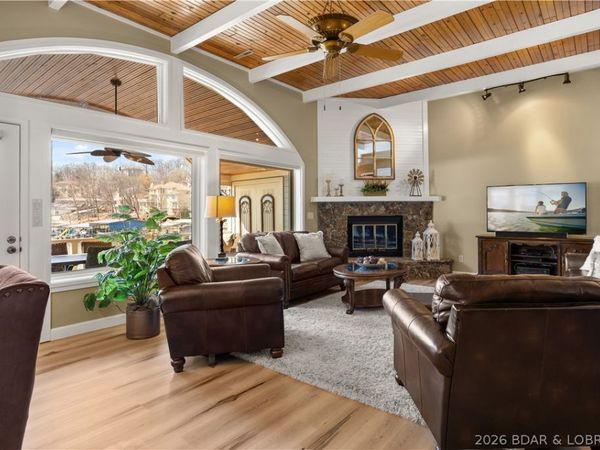 6620 Lake Pointe Drive, Unit 18, Osage Beach, MO 65065