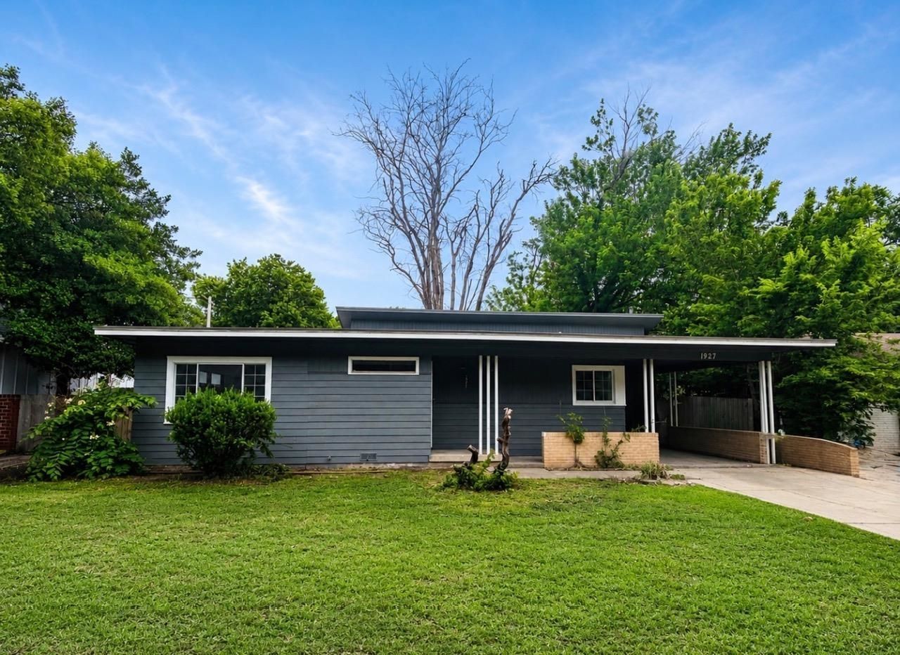 1927 E Glen Oaks, Wichita, KS 67216 Main Photo