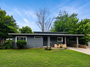 1927 E Glen Oaks, Wichita, KS 67216