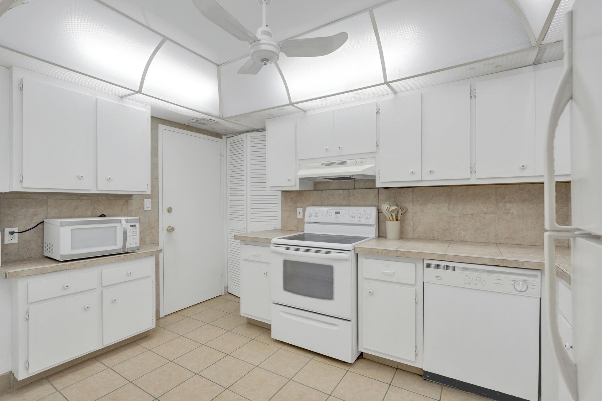 405 N Ocean  Boulevard, Unit 305, Pompano Beach, FL 33062 Photo