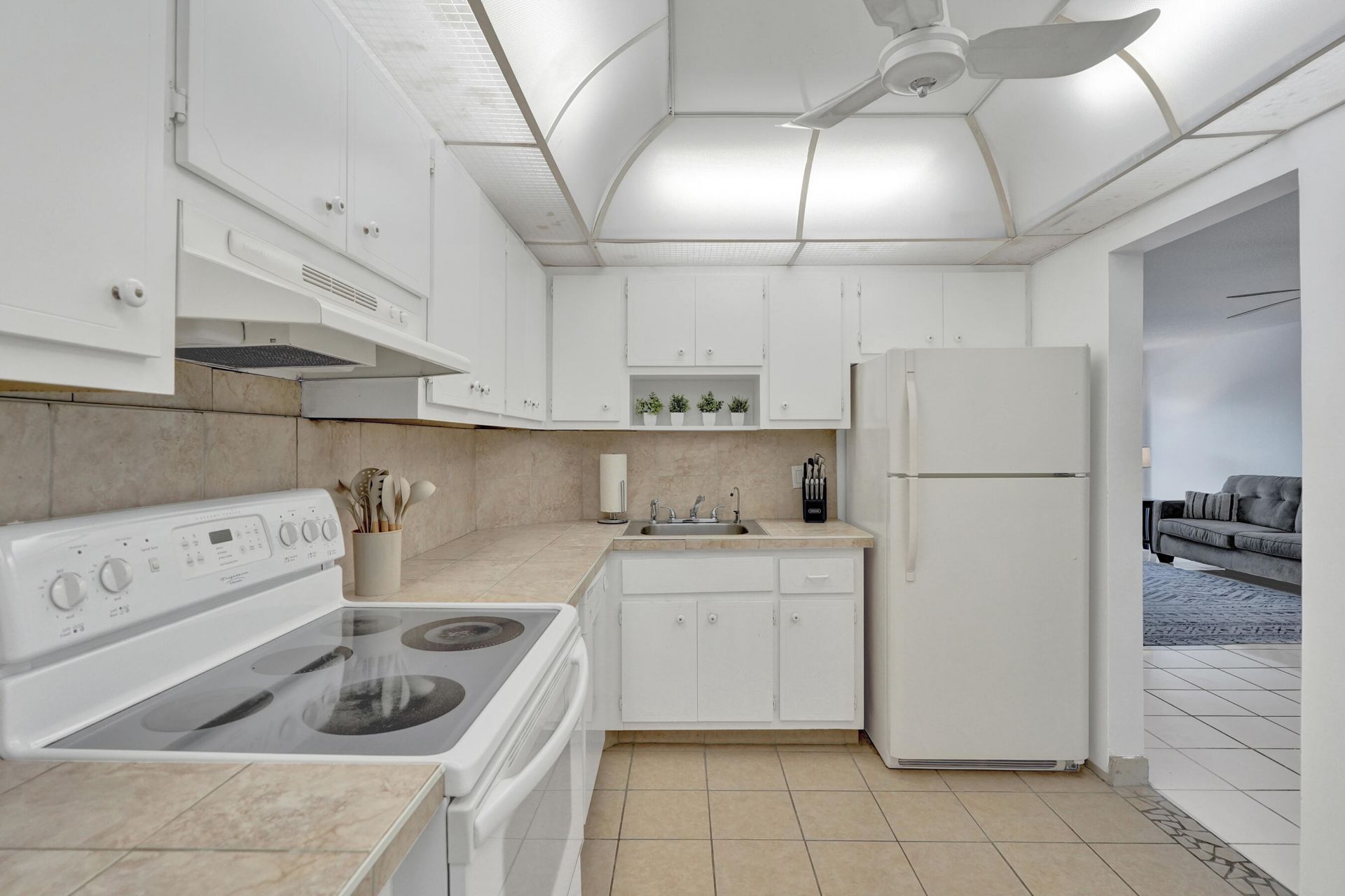 405 N Ocean  Boulevard, Unit 305, Pompano Beach, FL 33062 Photo