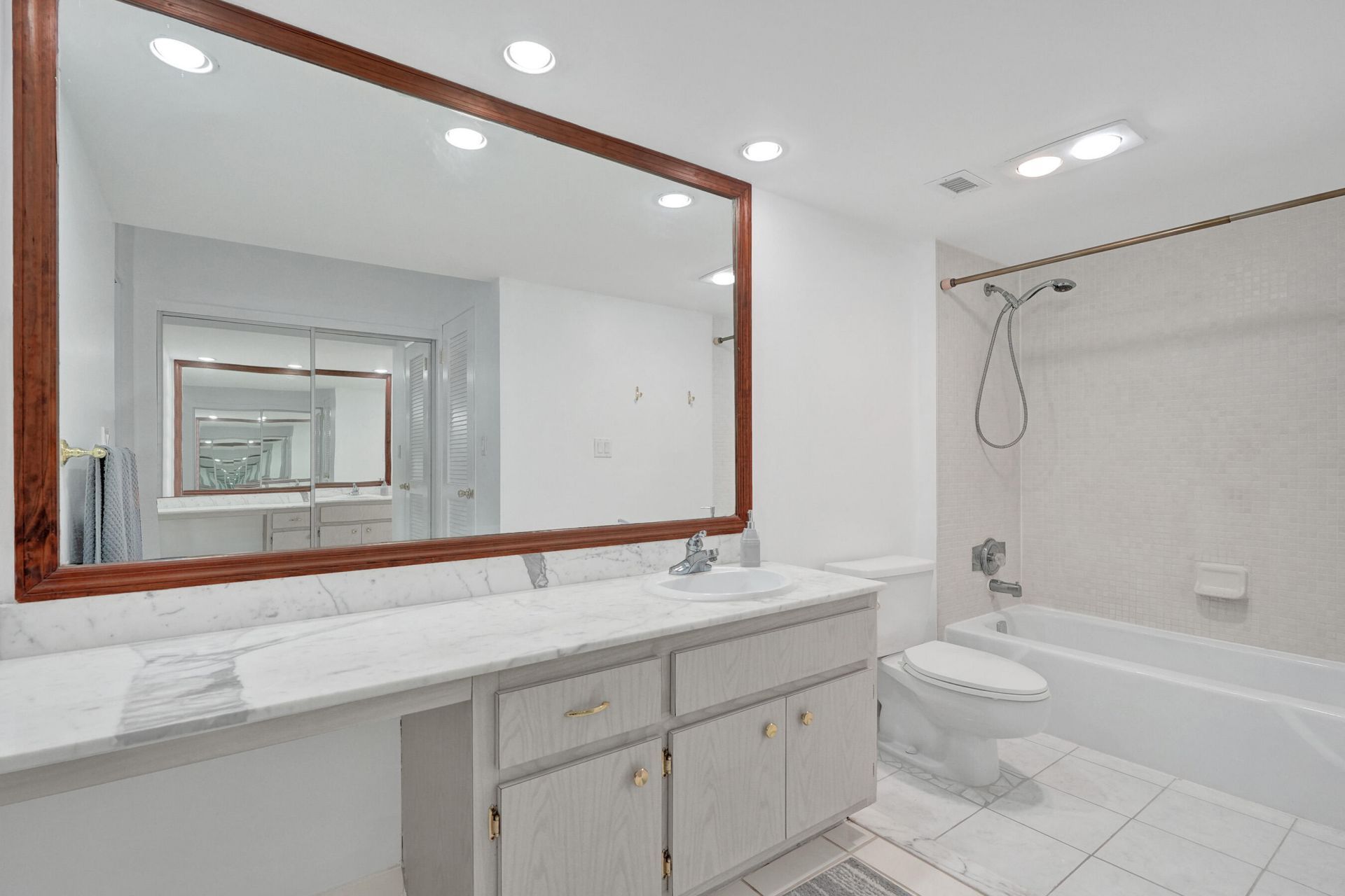 405 N Ocean  Boulevard, Unit 305, Pompano Beach, FL 33062 Photo