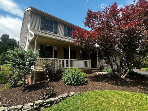 233 Midland Circle, Mount Joy, PA 17552