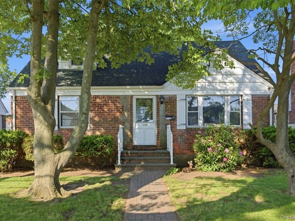 116 Prague Street , Valley Stream, NY 11580