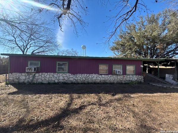 663 Second St, Quemado, TX 78852