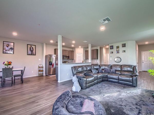5011 Sandstone Way, San Antonio, TX 78222