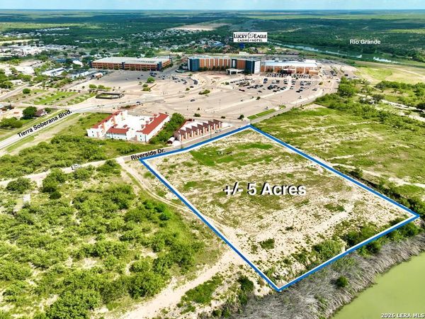 205 Riverside Dr, Eagle Pass, TX 78852