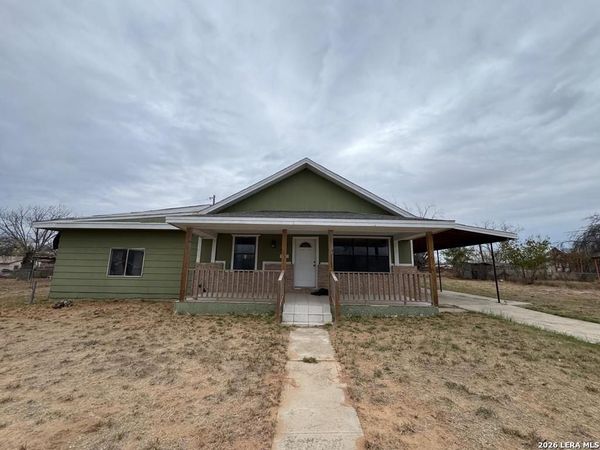 302 S 12TH ST, Carrizo Springs, TX 78834