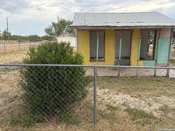 286 Washington St., El Indio, TX 78860