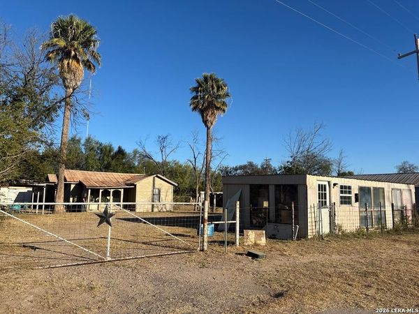 20214 N US HWY 277, Quemado, TX 78877