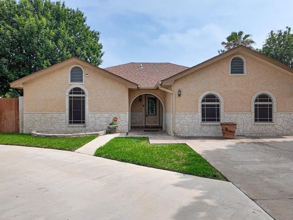 2218 Royal Park Dr, Eagle Pass, TX 78852