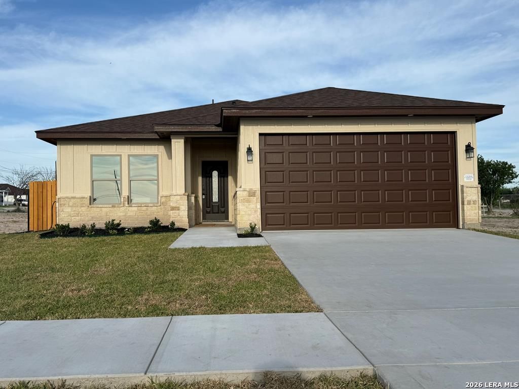 13 Concepcion, Del Rio, TX 78840 Main Photo