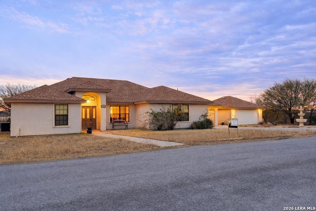 100 Shadow Mountain, Del Rio, TX 78840 Main Photo