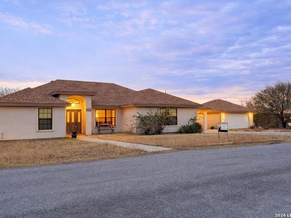 100 Shadow Mountain, Del Rio, TX 78840