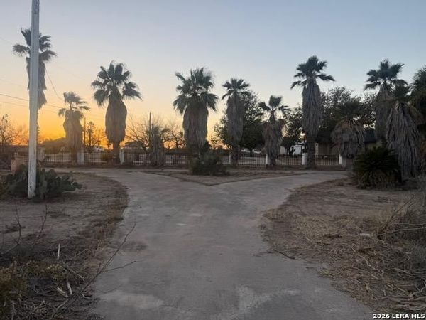 25 W Skyview Dr., Del Rio, TX 78840