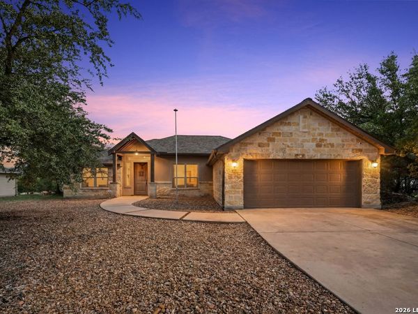 1184 SUMMIT BLF, Canyon Lake, TX 78133