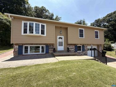 665 GLORIA PL , Staunton, VA 24401