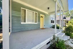 208 Brand St photo 4