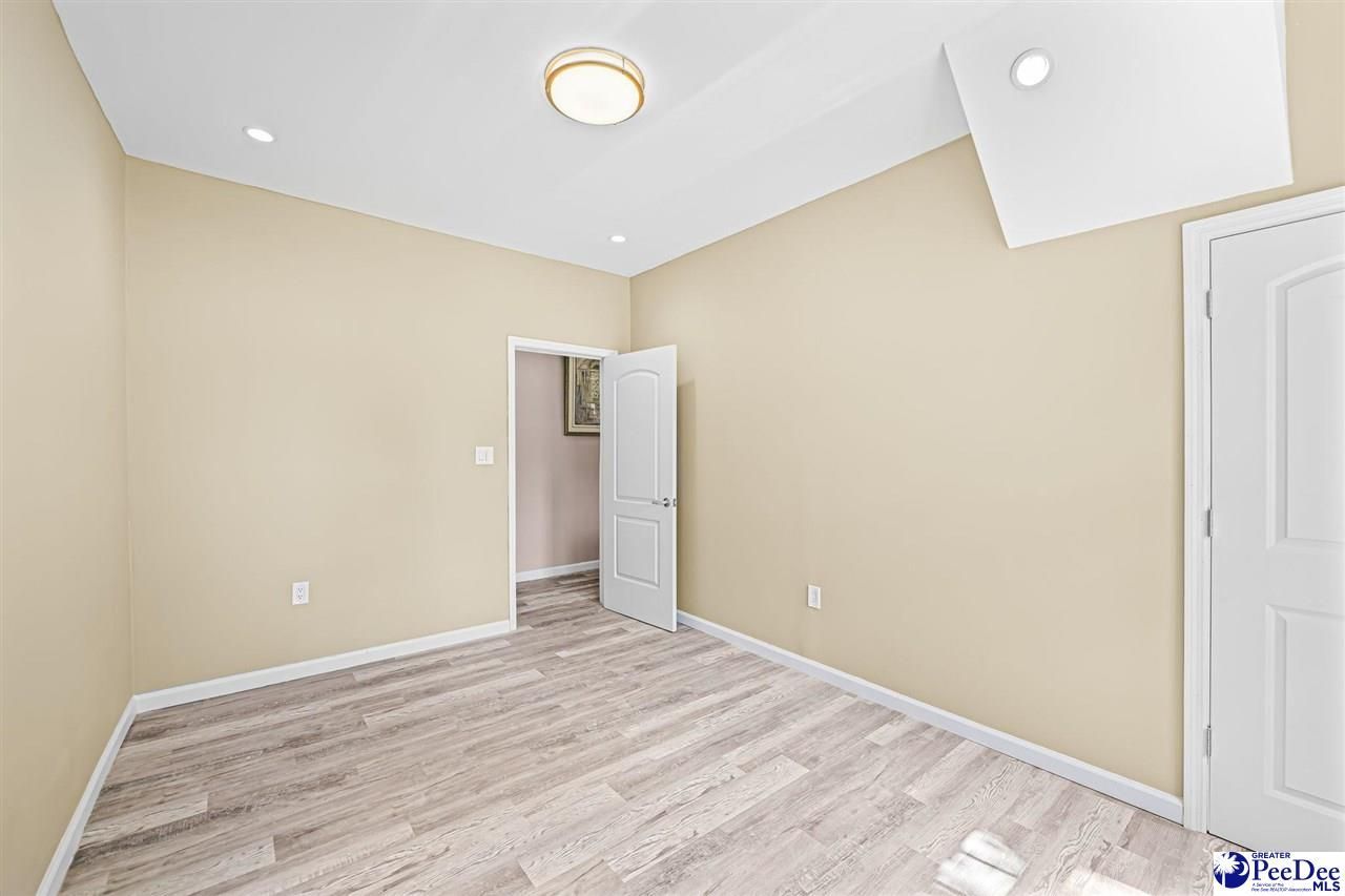 307 E 1st Ave. Photo 18