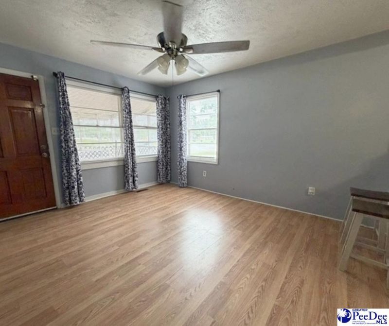 21 Manor Road Photo 9