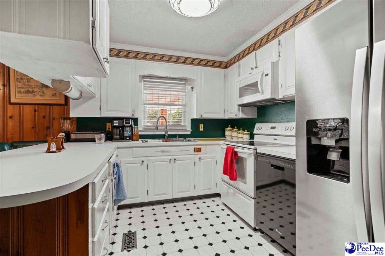 1922 Bellevue Drive Photo 9