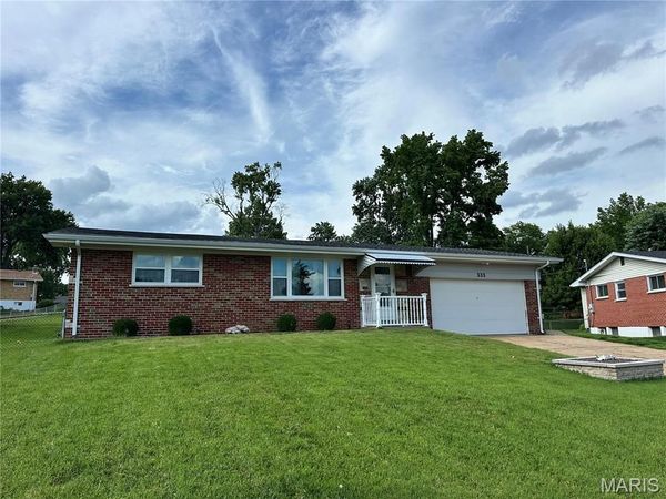 333 Pentonville Drive , Unincorporated, MO 63125