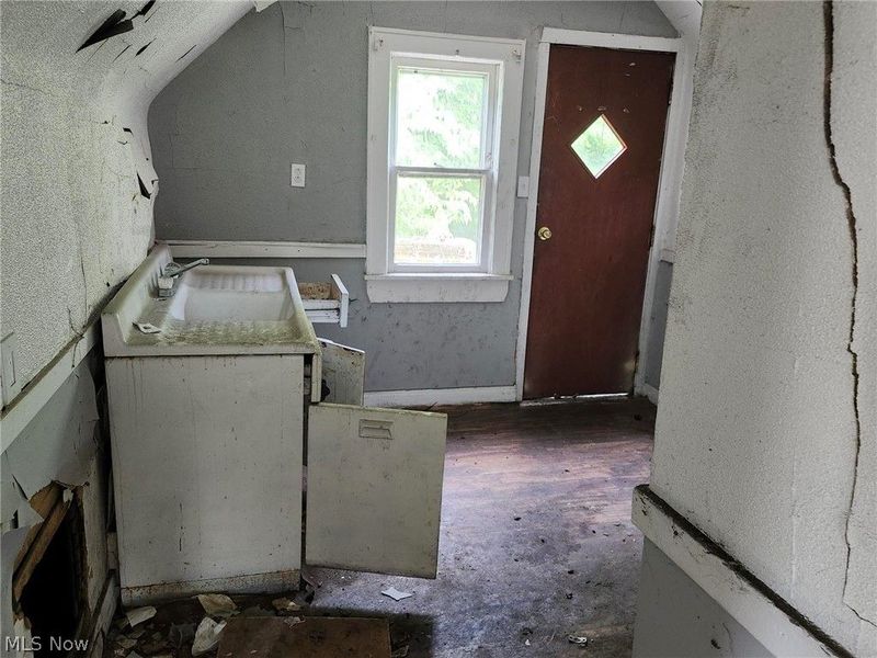 667 Dorothy Avenue, Akron, OH 44307 Photo 5