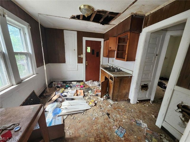 667 Dorothy Avenue, Akron, OH 44307 Photo 9