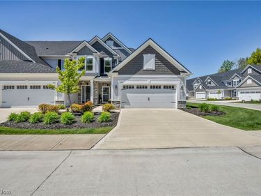 606 Monteforte Court, Unit 43, Avon Lake, OH 44012