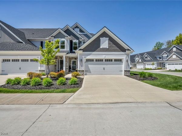 606 Monteforte Court, Unit 43, Avon Lake, OH 44012