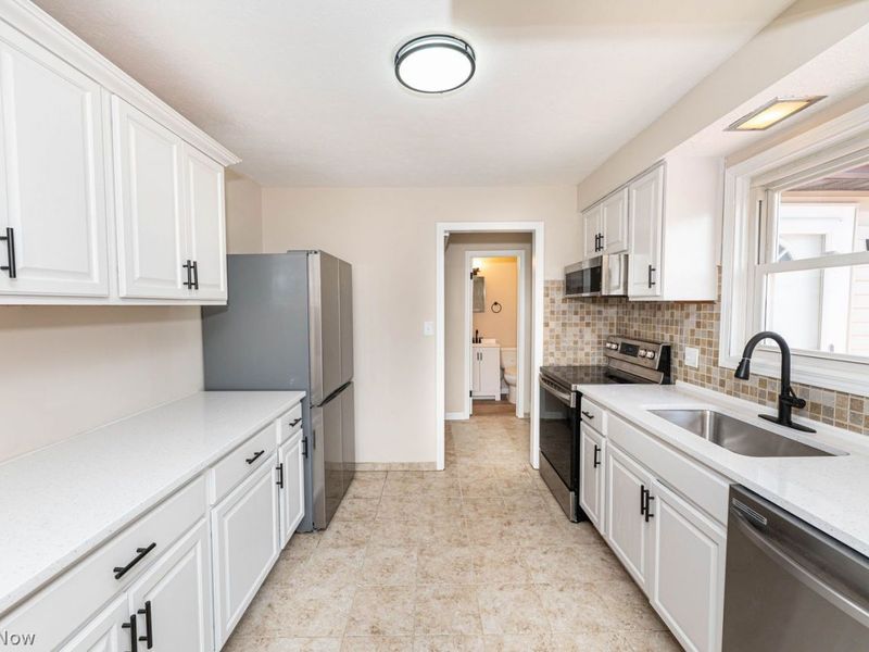 33072 Edward Avenue , Eastlake, OH 44095 Photo 8