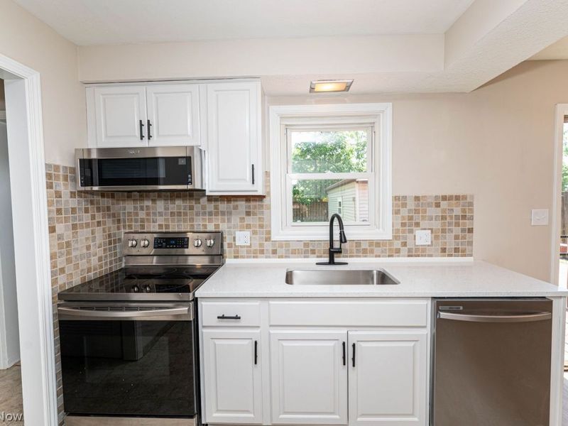 33072 Edward Avenue , Eastlake, OH 44095 Photo 9