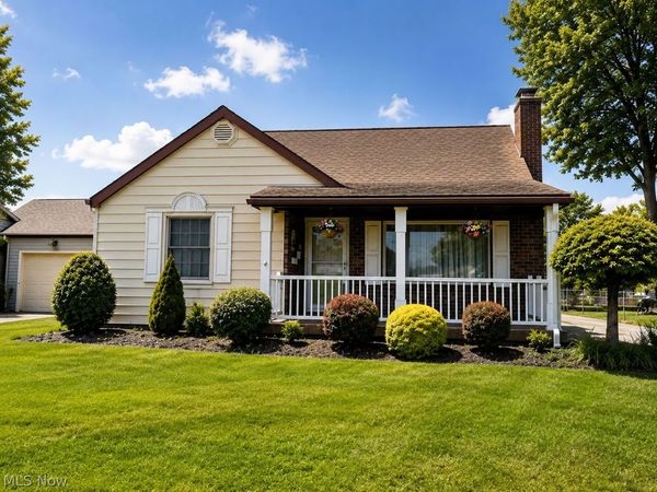 921 Garfield Street , Struthers, OH 44471