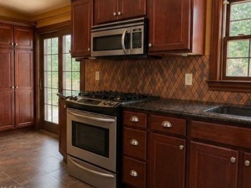 921 Garfield Street , Struthers, OH 44471 Photo 3