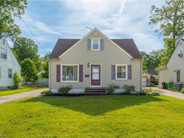 221 Inwood Boulevard , Avon Lake, OH 44012