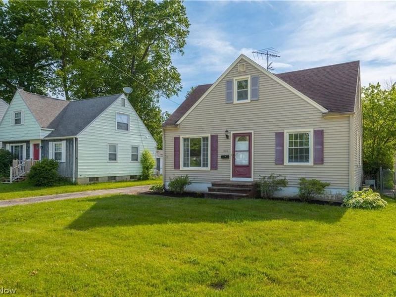 221 Inwood Boulevard , Avon Lake, OH 44012 Photo 2