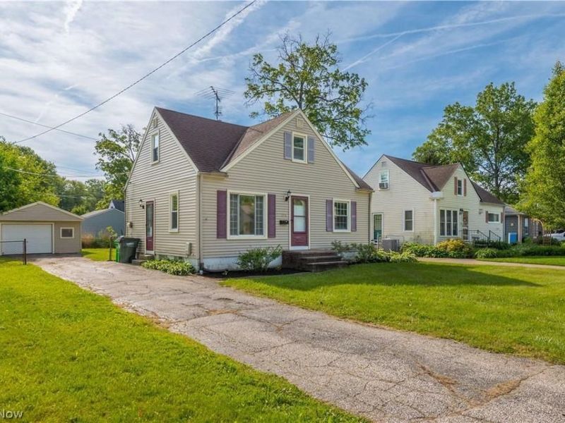221 Inwood Boulevard , Avon Lake, OH 44012 Photo 3