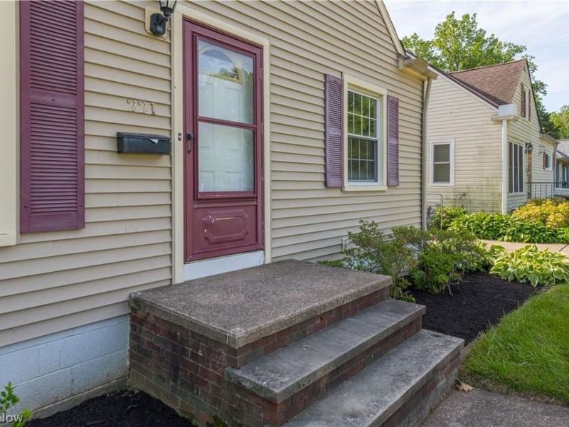 221 Inwood Boulevard , Avon Lake, OH 44012 Photo 4