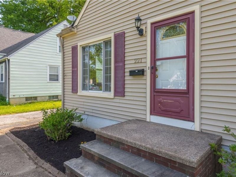 221 Inwood Boulevard , Avon Lake, OH 44012 Photo 5