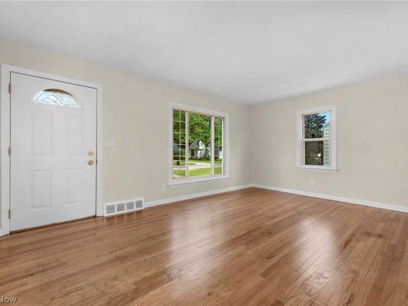 221 Inwood Boulevard , Avon Lake, OH 44012 Photo 6