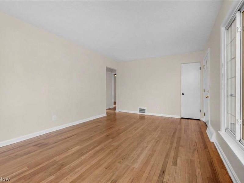 221 Inwood Boulevard , Avon Lake, OH 44012 Photo 9