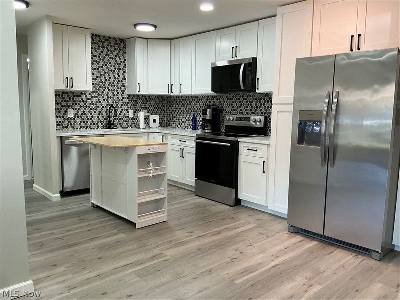 23865 David Drive , Unit 103, North Olmsted, OH 44070 Photo 13