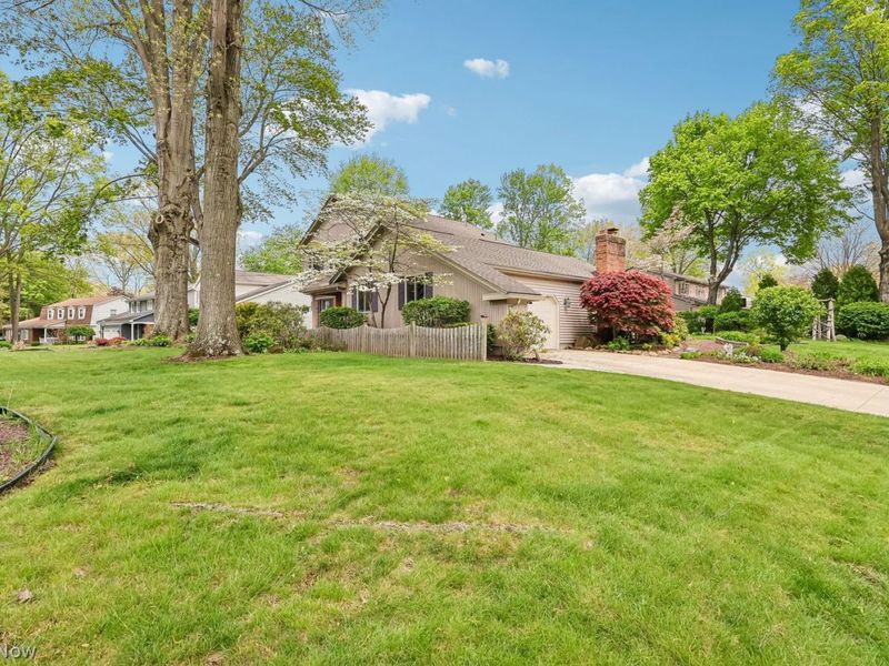 8015 Spartan Drive , Youngstown, OH 44512 Photo 3