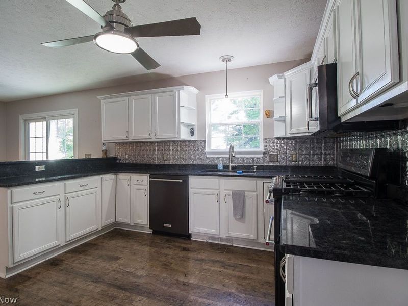 108 Deepwood Court , Chardon, OH 44024 Photo 5