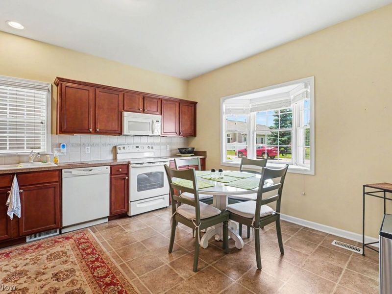 1381 E Cross Creek Drive, Willoughby, OH 44094 Photo 11