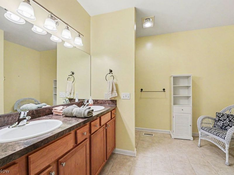 1381 E Cross Creek Drive, Willoughby, OH 44094 Photo 15