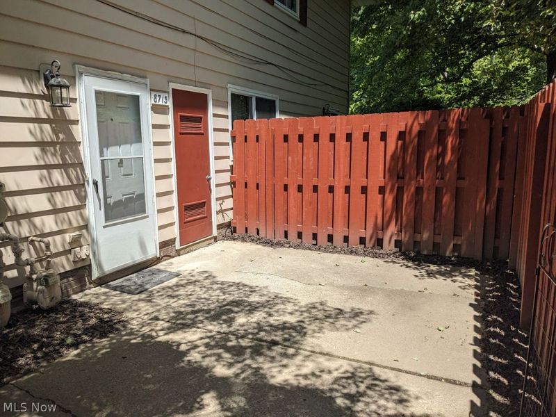 8713 Fox Rest Drive , Brecksville, OH 44141 Photo 2