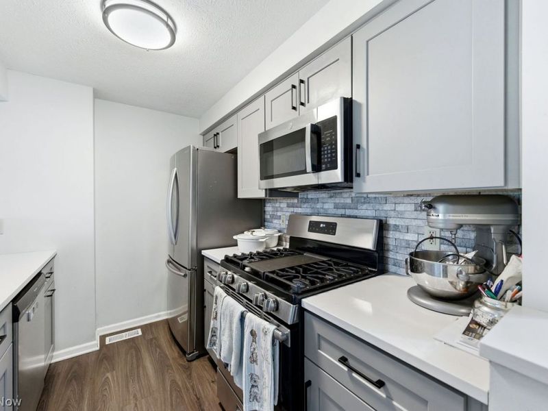 19489 Cyclone Drive , Unit 108, Cleveland, OH 44135 Photo 8